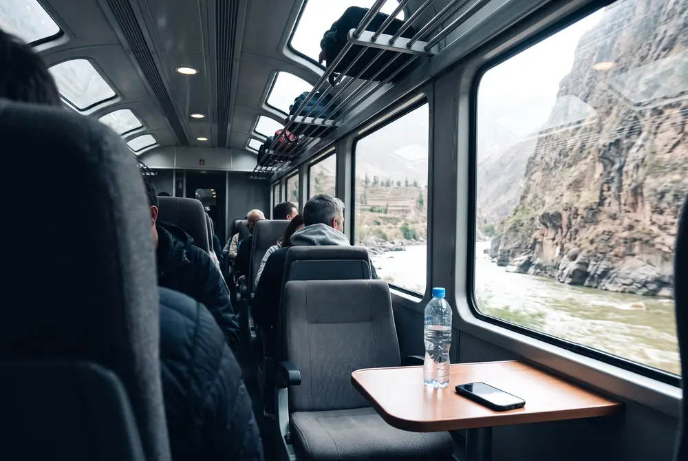 El tren a Aguas Calientes, con ventanas al techo — Machu Picchu en un día