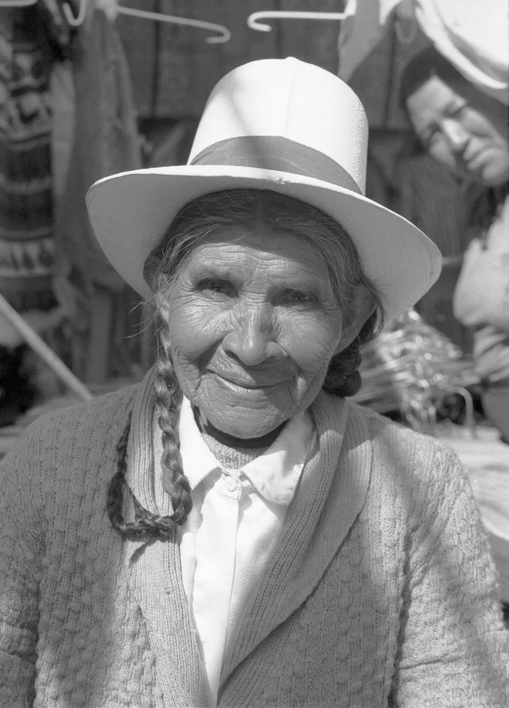 Doña Francisca — Mercado de Pisac, en blanco y negro