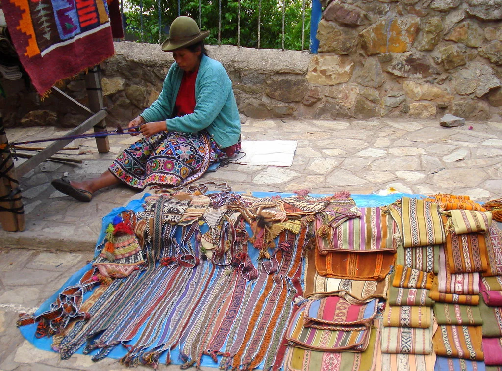 La hilandera y su tienda sin paredes.