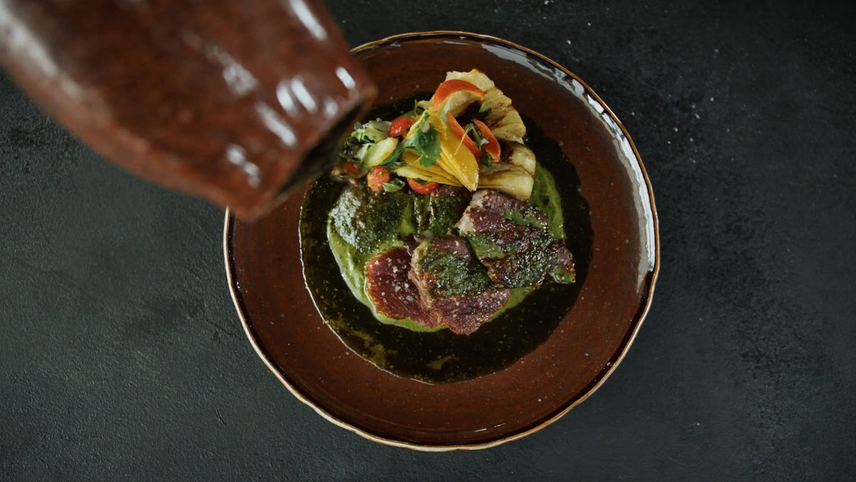 Res de altura en salsa de huacatay